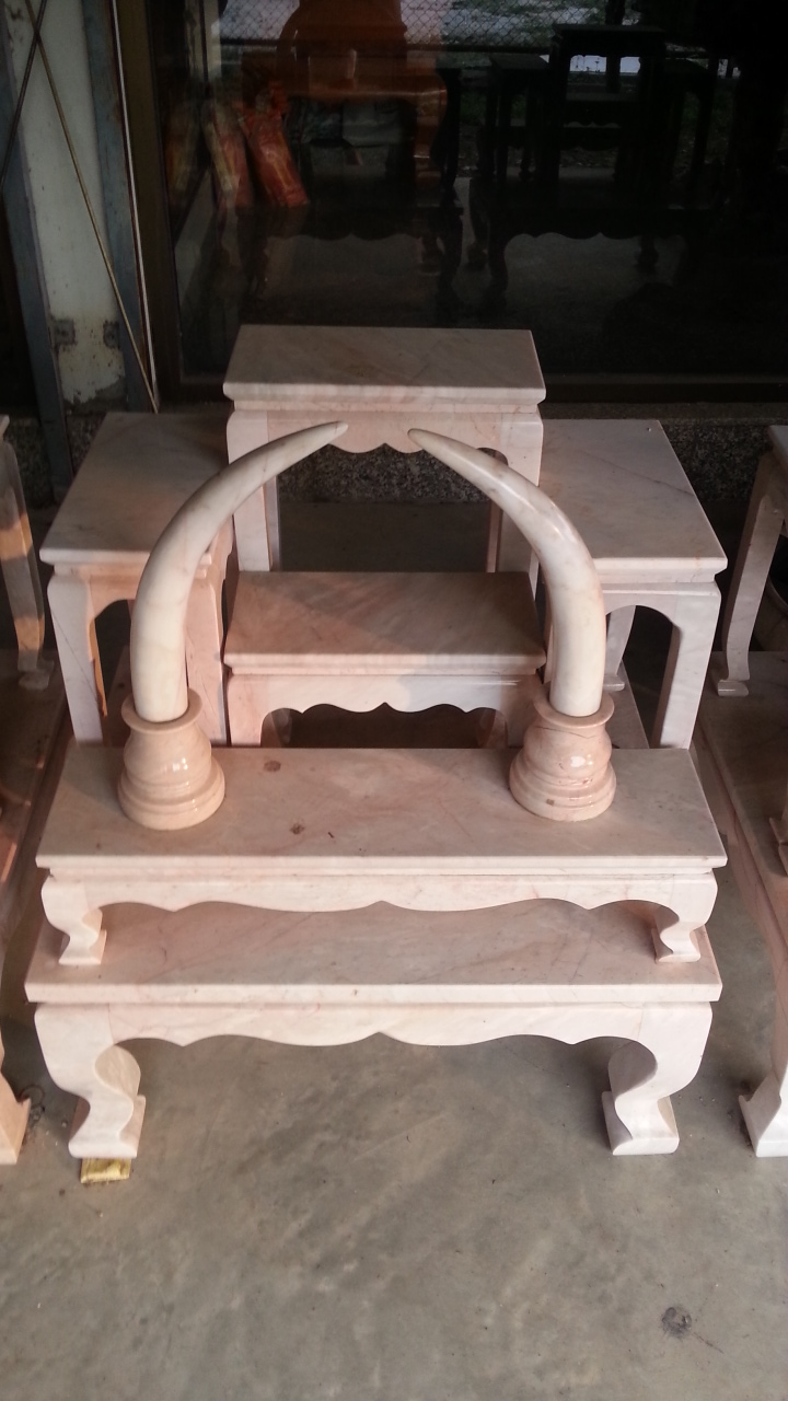 โต๊ะหมูบูชาหินอ่อน 5ชิ้น กว้าง60 เซนติเมตร ยาว70 เซนติเมตร สูง25 เซนติเมตร