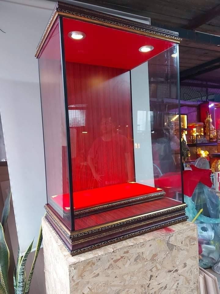 ตู้กระจก ตู้พระ ครอบพระ ตู้ไฟ กันฝุ่น ไฟส่องสว่าง2ดวง (ขนาดพระสำหรับองค์ใหญ่ หน้าตัก12นิ้ว) (งานสั่งทำใช้เวลาในการทำ 10วัน)