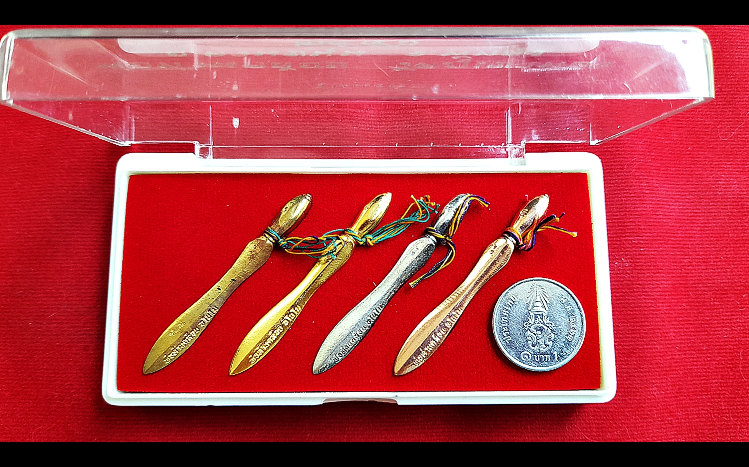 พระขรรค์ พันด้าย7สี รุ่นแรก (เนื้อ 4 กษัตริย์ เนื้อชนวน เนื้อกะไหล่ทอง เนื้อกะไหล่เงิน เนื้อกะไหล่นาก) ปี2556 (#รับประกันแท้ ตอกเลข ตอกโค็ด) - หลวงพ่อท่านคล้อย วัดภูเขาทอง พัทลุง (สายวัดเขาอ้อ)