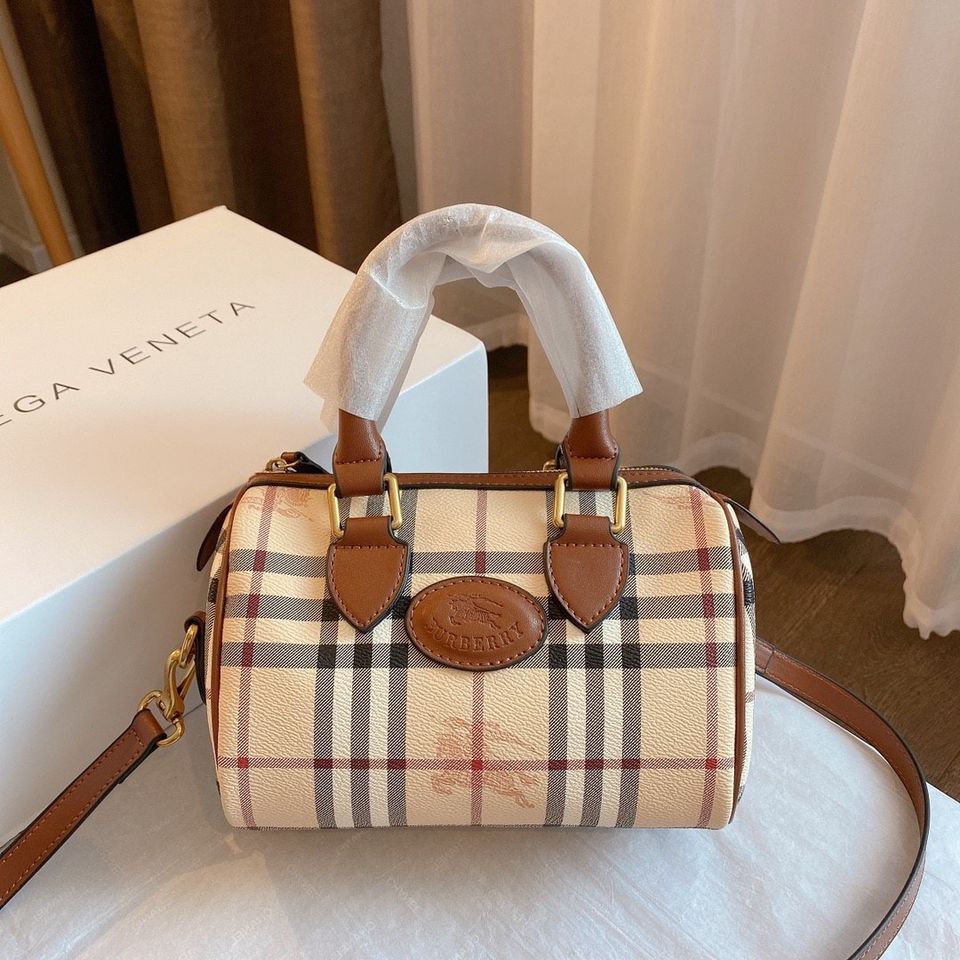 BURBERRY MINI PILLOW VINTAGE BAG VIP GIFT WITH PURCHASE (GWP) (แอดไลน์ก่อนสั่งซื้อ)