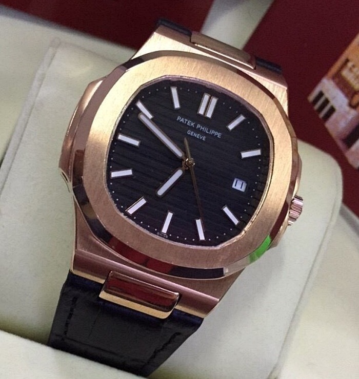 นาฬิกา Patek Philippe รุ่น Nautilus สี Pink Gold สายหนังสีดำ