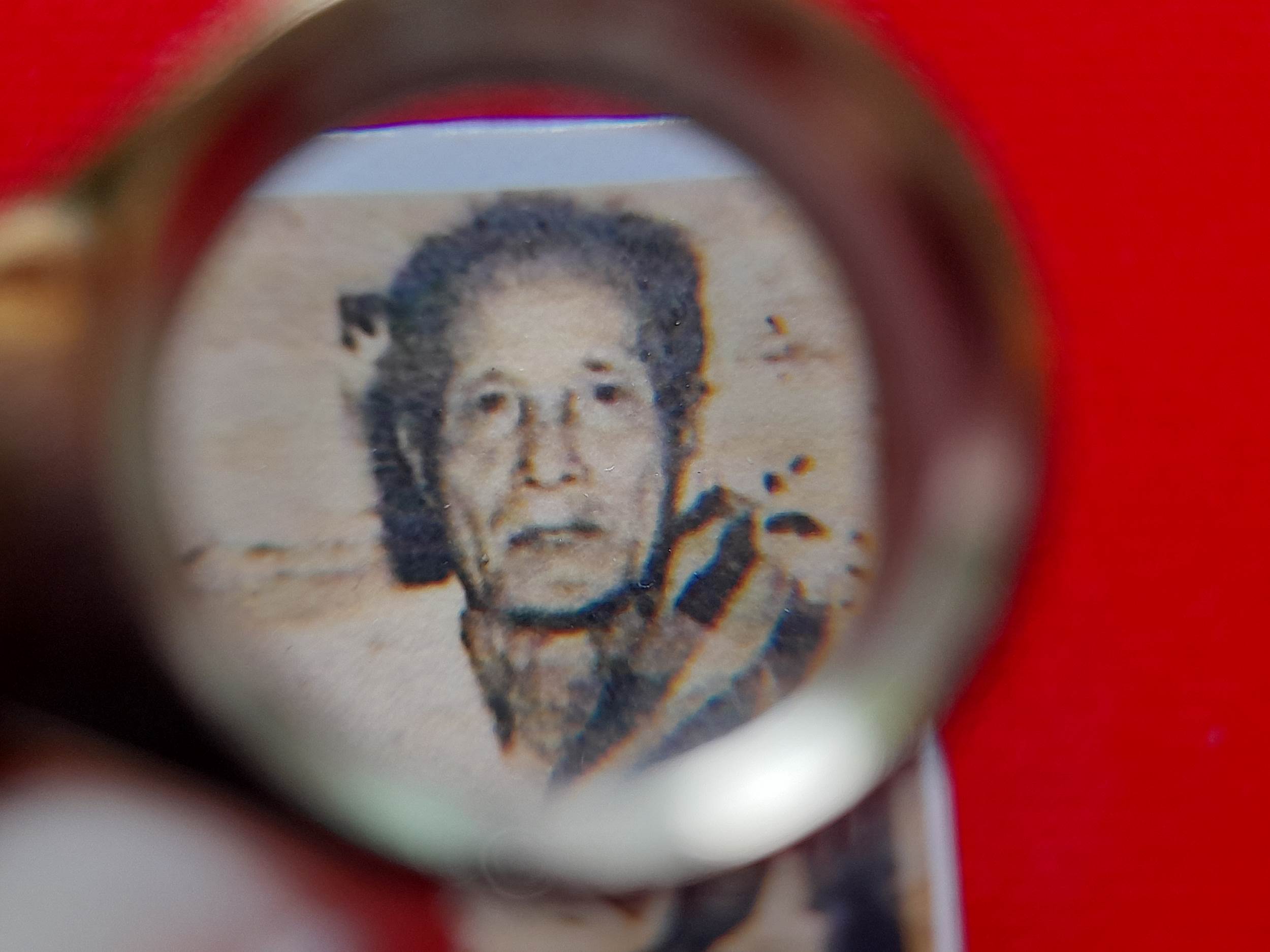 รูปภาพ(หลังจารยันต์สาวรำพึง)+สายสิญจ์ อาจารย์แปลก ร้อยบาง ฆราวาสขมังเวส มหาเสน่ห์ (ปลุกเสก บูชาครู วาระงานไหว้ครู ปี2564) #รับประกันแท้ - สำนัก อ.กฤษณะ ธเนศไพศาล สํานักไสยเทวะ