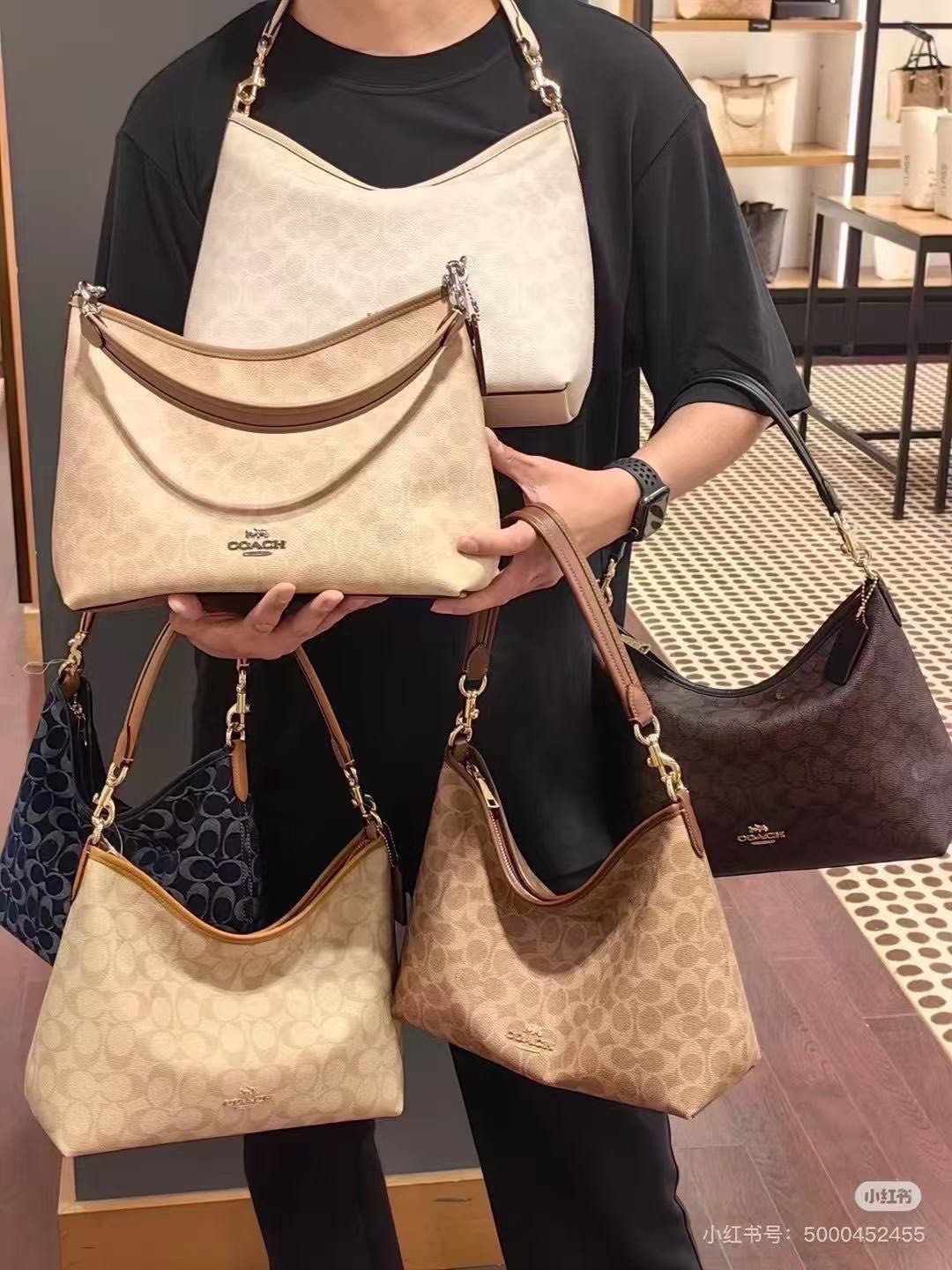 Coach Laurel Shoulder Bag In Signature Canvas (CV975) (แอดไลน์ก่อนสั่งซื้อ)