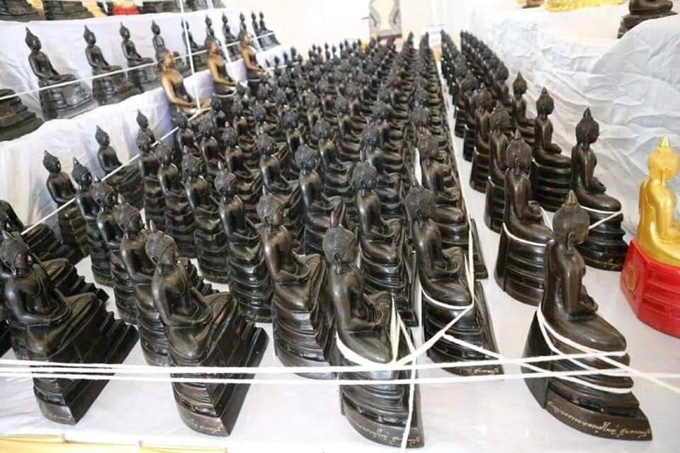 รูปหล่อ หลวงพ่อโสธร (หน้าตัก5นิ้ว) เนื้อทองเหลือ ปิดทองแท้ ฐานสีแดง ปี2560