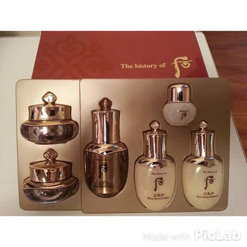 The History of Whoo Radiant Special Gift Set (Chungidan Hwa Hyun) 6 Items ชุดเซ็ตบำรุงผิว 6 ชิ้น ลดเลือนริ้วรอย เผยผิวเนียน เรียบ กระจ่างใส จากส่วนผสมอันทรงคุณค่าของผงอัญมณี อย่าง หยก ผงเขากวางอ่อน และสูตรลับที่ใช้ในพระราชสำนัก เพื่อผิวหน้าอ่อนเยาว์ราวผิว