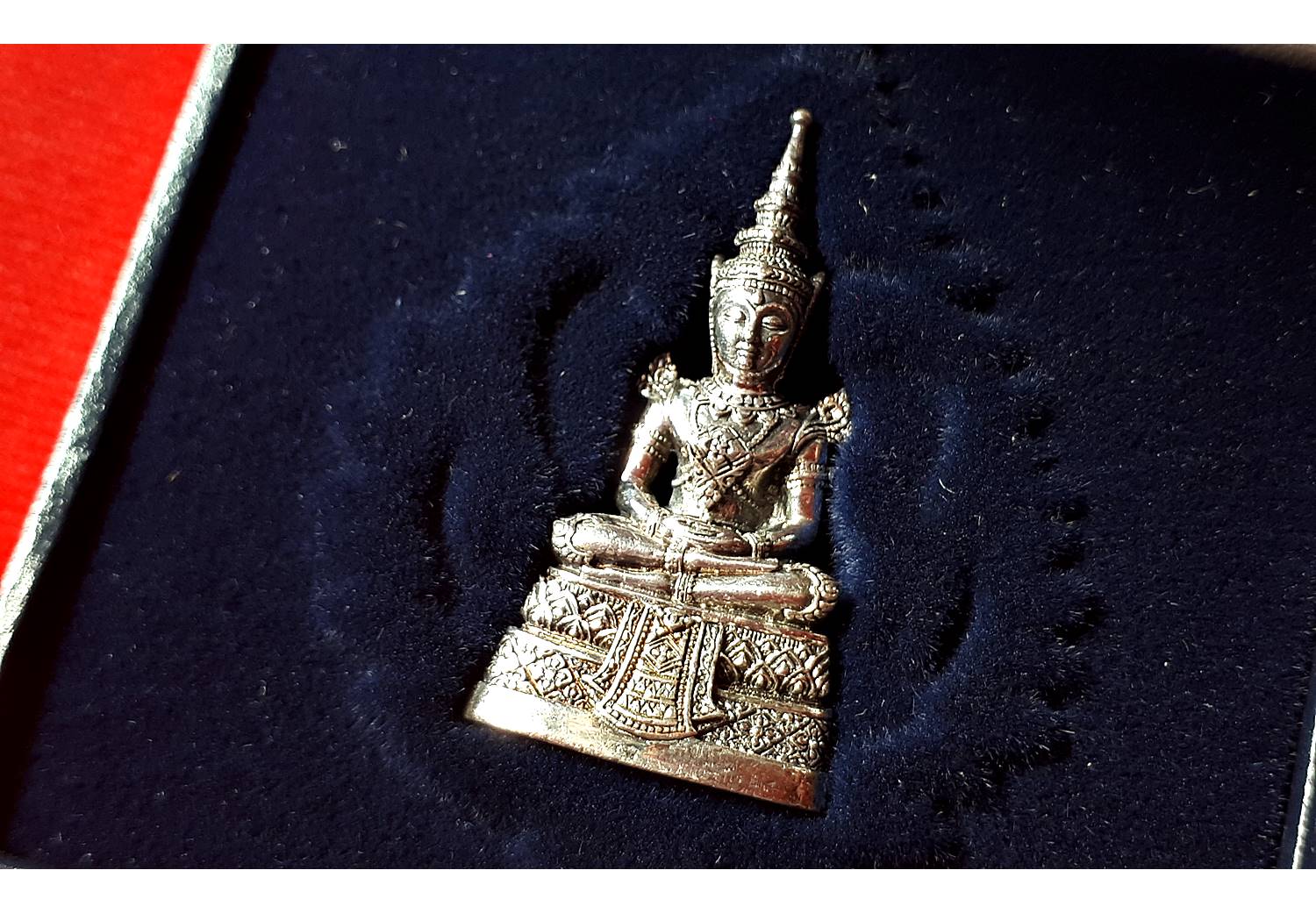 พระแก้วมรกต เนื้อเงินแท้ ปี2539 #รับประกันแท้ (ขนาดลอยองค์ ห้อยคอ น้ำหนัก ประมาณ10กรัม) - พิธีปลุกเสกใหญ่ใน วัดพระศรีรัตนศาสดาราม(วัดพระแก้ว)