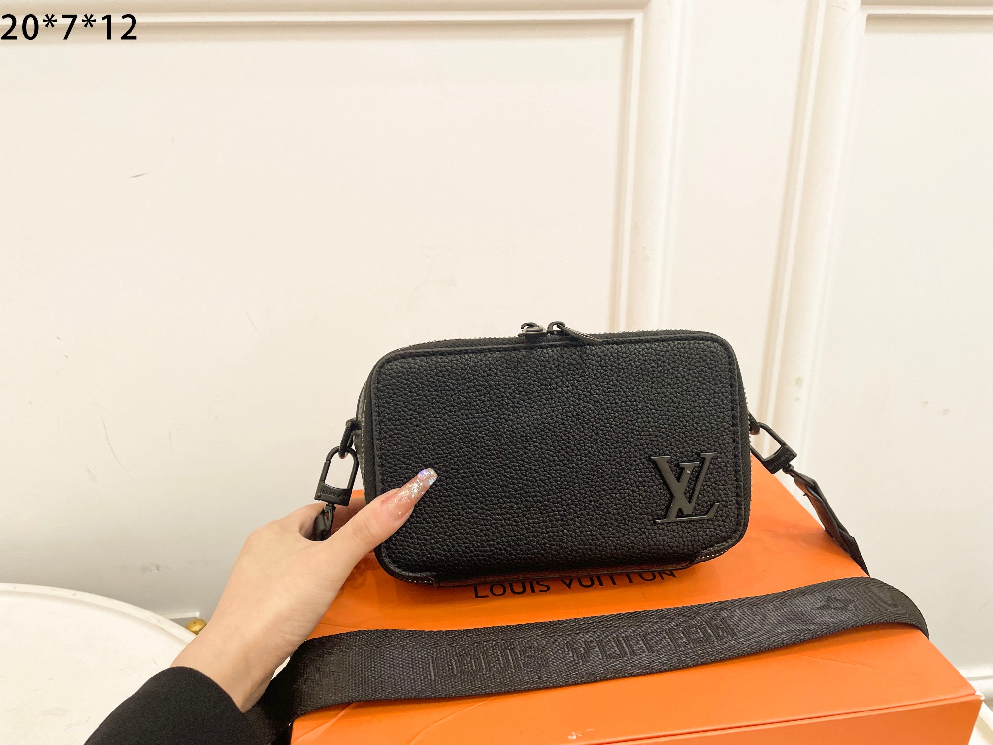 กระเป๋า lv men belt bag คาดอก คาดเอว 8 นิ้ว สีดำ เทา น้ำเงิน เหลือง