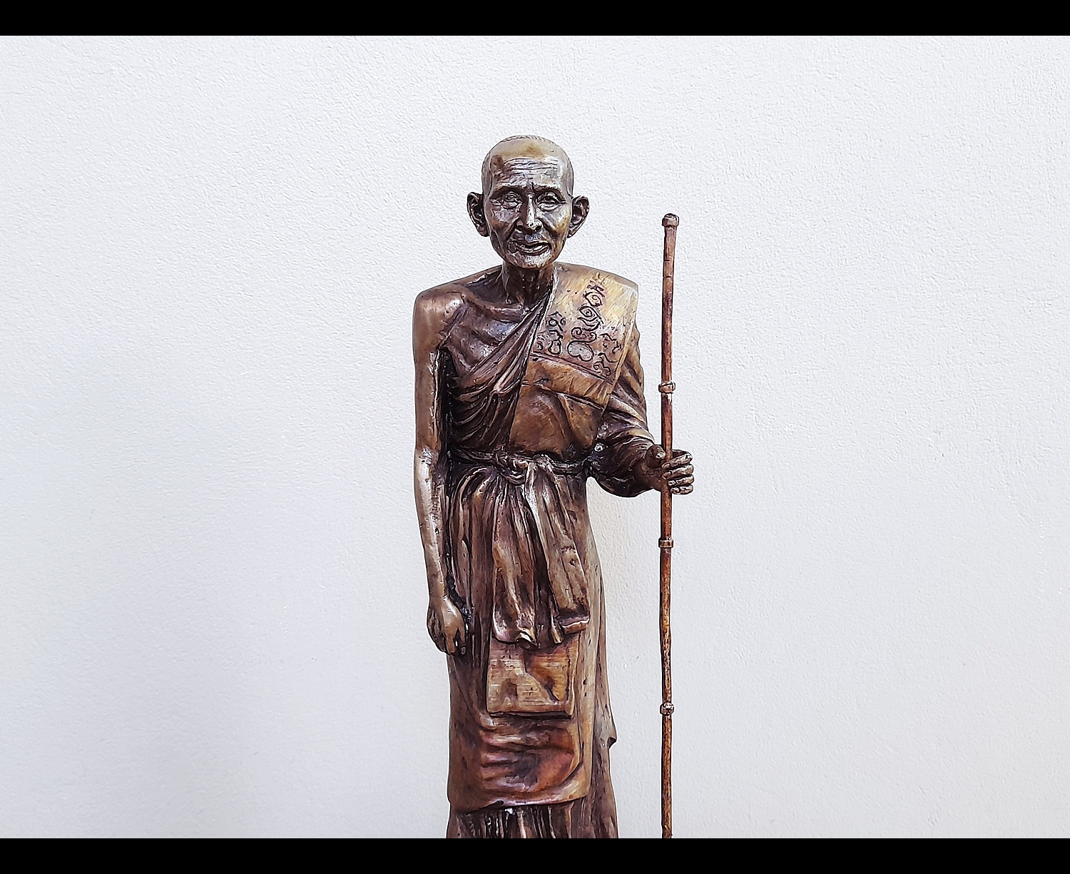 รูปหล่อ หลวงปู่ศุข วัดปากคลองมะข่ามเฒ่า ยืนถือไม้เท้า (องค์ใหญ่ สูง18นิ้ว กว้าง7.5นิ้ว ลึก7นิ้ว) องค์นำฤกษ์ ปลุกเสกแล้ว พิธีปลุกเสกใหญ่ กฐิน ปี2562 (องค์นำฤกษ์จำนวนการสร้าง 9องค์)) #รับประกันแท้