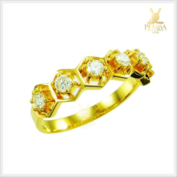 แหวนเพชรแท้ เพิ่มความหรูหราบนนิ้วคุณ (สามารถสั่งทำได้ค่ะ)