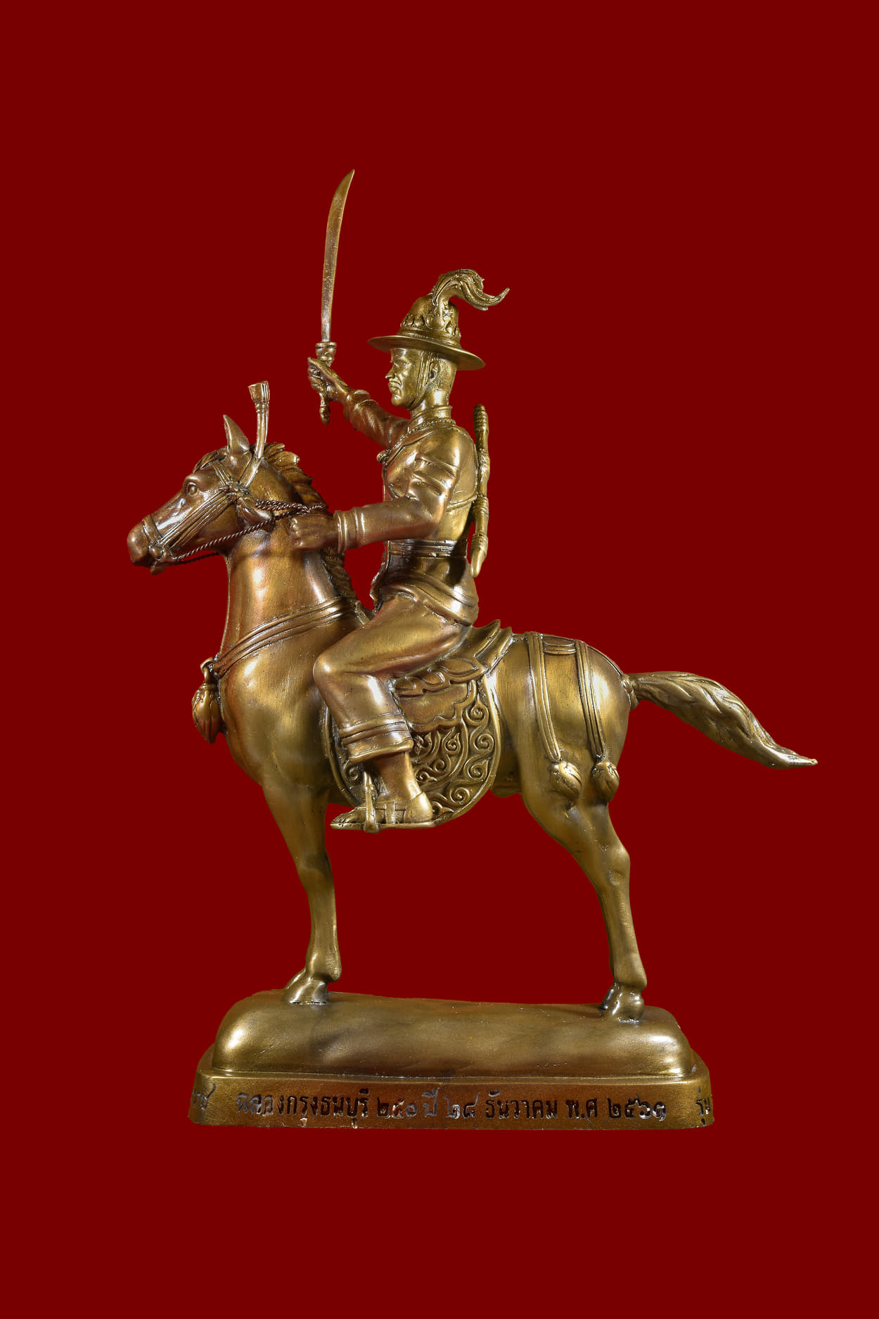 รูปหล่อ สมเด็จพระเจ้าตากสินมหาราช ทรงม้า (ขนาดสูง12นิ้ว) เนื้อทองเหลือง สีน้ำผึ้ง