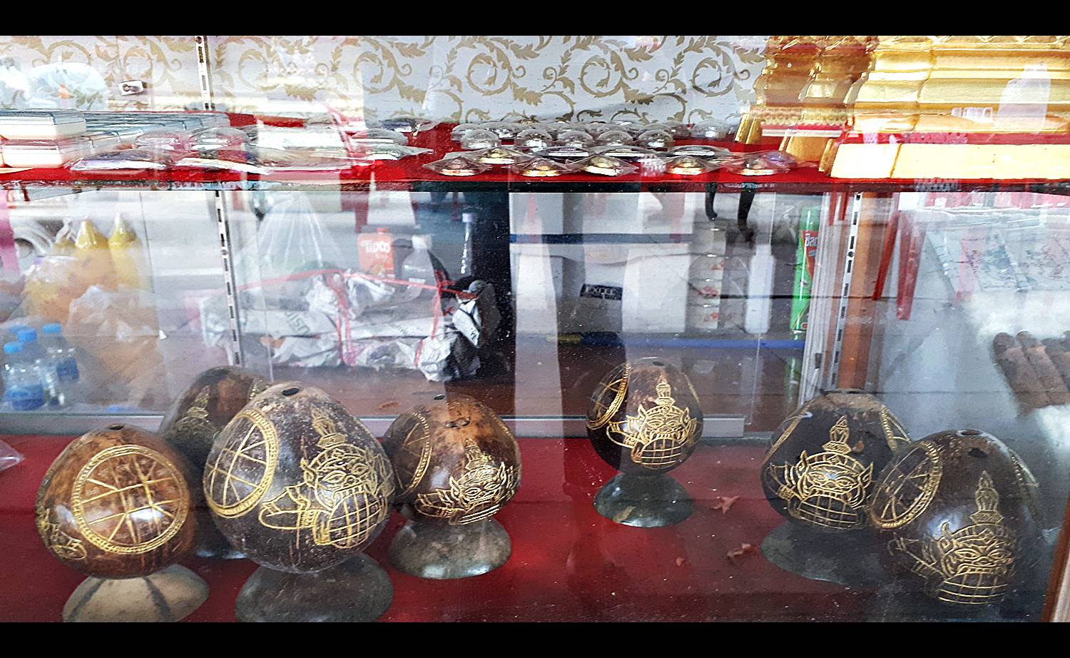 กะลา ตาเดียว (ของแท้ๆเต็มใบ) สลักยันต์อักขระราหู (พลิกชีวิตหนุนเสริมค้ำดวงชะตา ตัดเคราะห์ กลับร้ายกลายเป็นดี) - หลวงพ่อพิจารย์ วัดโพธิ์ผักไห่