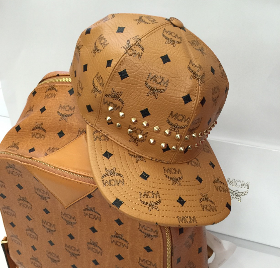 หมวก mcm cap ปักหมุด ปีกแบน สีน้ำตาล สอบถามได้ค่ะสต็อคเปลี่ยนตลอด