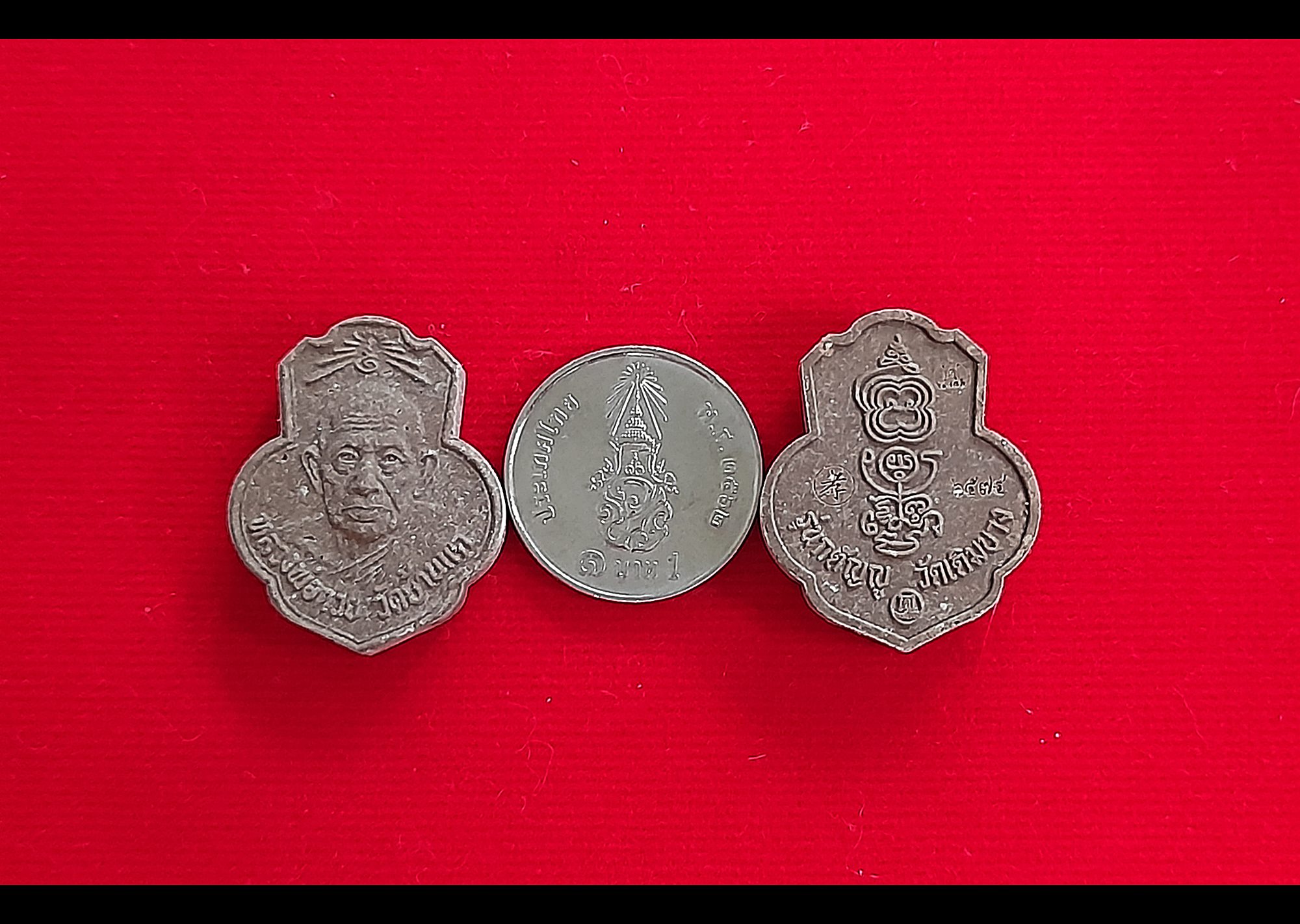 เหรียญ หลวงพ่อกวย วัดโฆสิตาราม หลังยันต์ครู ยันต์พระเจ้าอมโลก(นะโมพุทธายะ) เนื้อผงมวลสารเก่าพลอยเสกทันยุคหลวงพ่อกวย ปี2562 #รับประกันแท้ (หลังลงโค็ด3จุด #อักษรจีน #ยันต์ดวงแก้วพระสีวลี2จุด) - #พิธีดีมากดวงจิตหลวงพ่อกวยมาเสกให้เอง