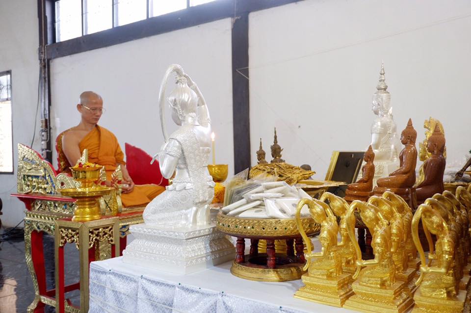 ลูกอมหนุนดวง ปี2561 (หลวงพ่อเล็ก วัดท่าขนุน ปลุกเสก) ที่วัดบ้านห้วยน้ำขาว กาญจนบุรี