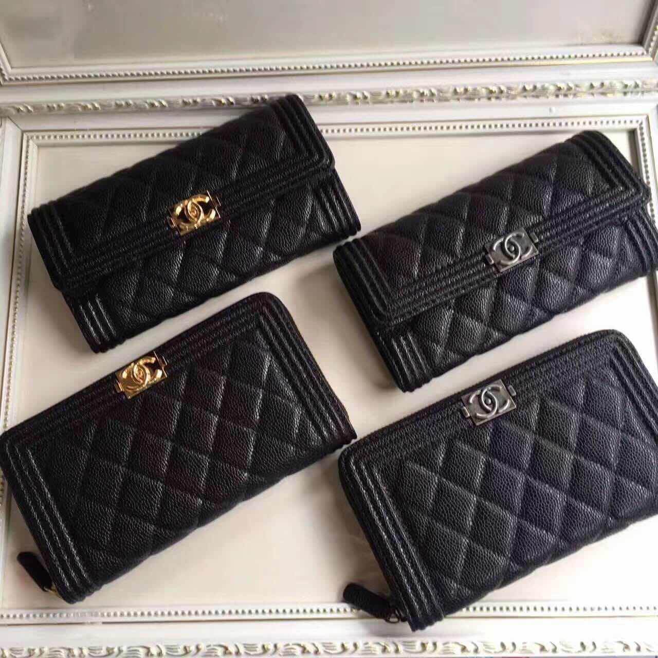 กระเป๋าสตางค์ cn boy wallet caviar skin สีดำ