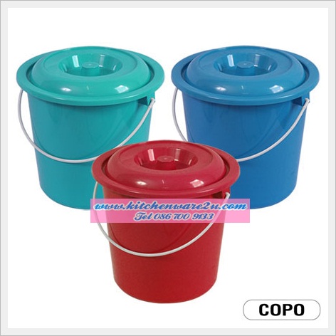 P04987 ถังน้ำหูหิ้วพร้อมฝา 6.5 แกลลอน 26 ลิตร (กว้าง 35.5 ยาว 35.5 สูง 37.5 cm) No.805copo ราคาส่งต่อ 12 ใบ:เฉลี่ย 95 บต่อใบ