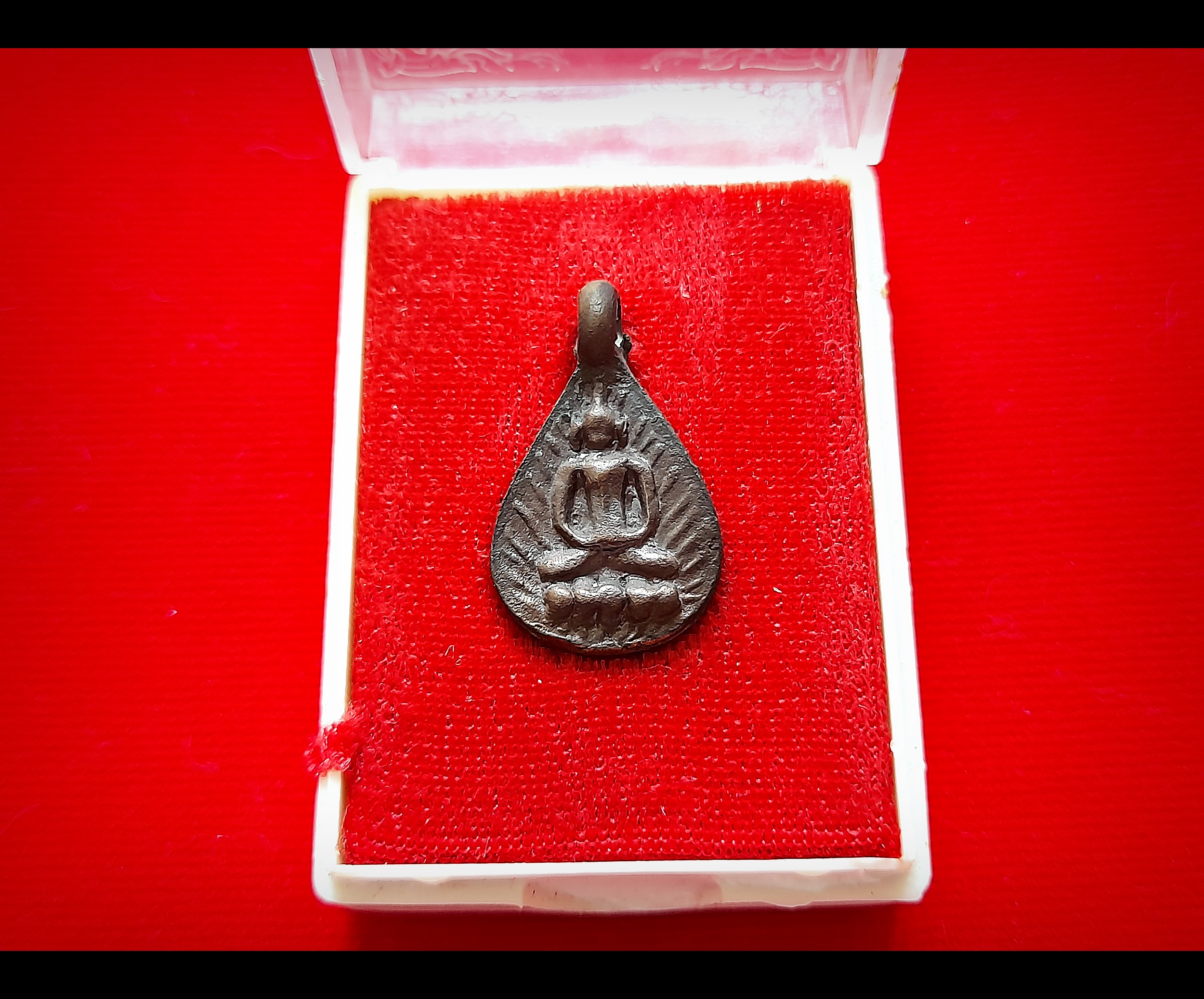 เหรียญ พิมพ์ทรงหยดน้ำ ย้อนยุค เนื้อโลหะผสม แร่สื่อในดง วัดปราสาท ปี2536 #รับประกันแท้ (หลวงพ่อชาญณรงค์ ท่านเคย แนะนำให้บูชาเก็บไว้)