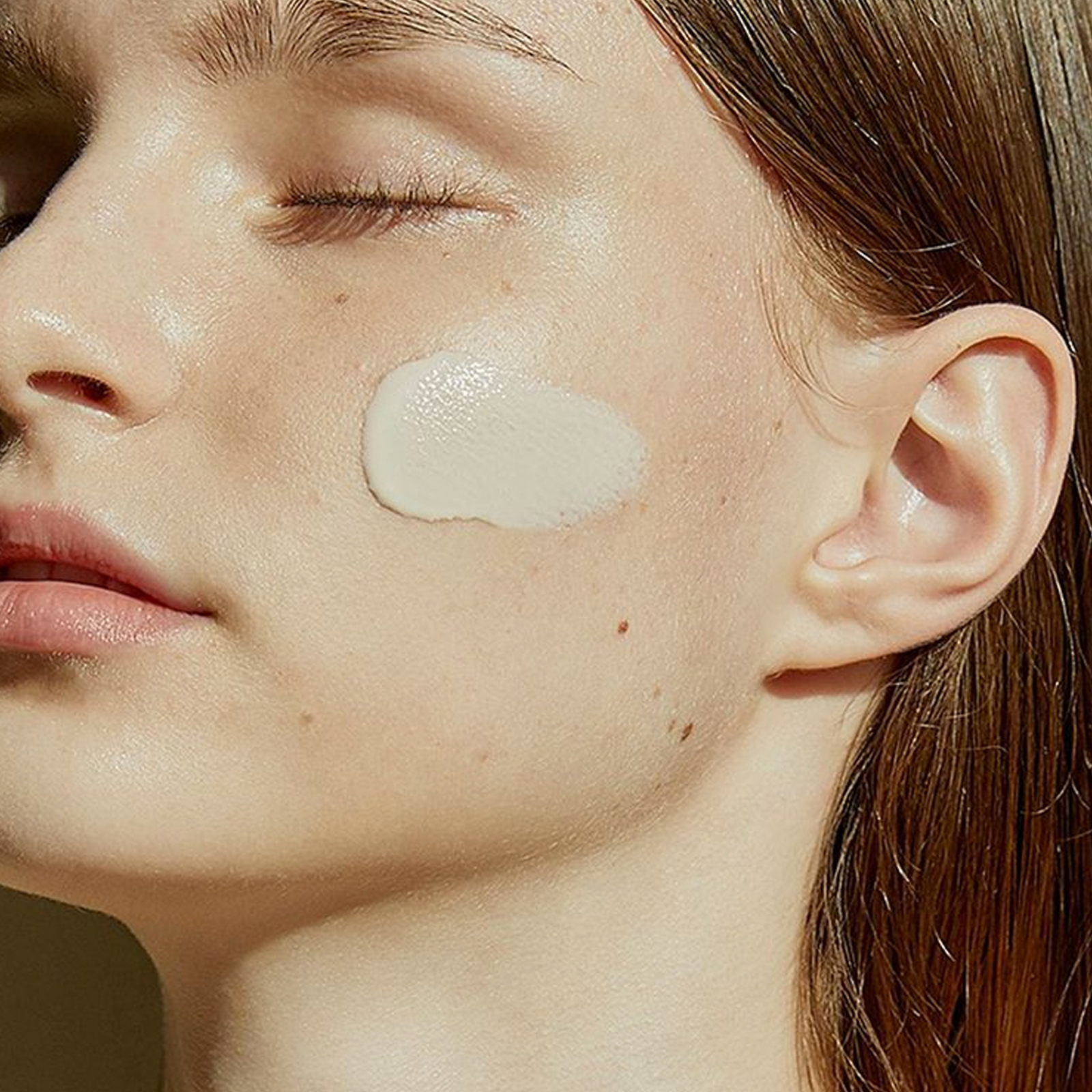 (สุตรใหม่ Plus) Skin1004 Centella Air-Fit Sunscreen Plus SPF50+ PA++++ 50mL ครีมกันแดดเนื้อน้ำนมสูตร Physical Sunscreen สูตรปรับปรุงใหม่ปรับผิวให้เรียบเนียน คุมมัน ไม่อุดตัน ไม่เป็นคราบ