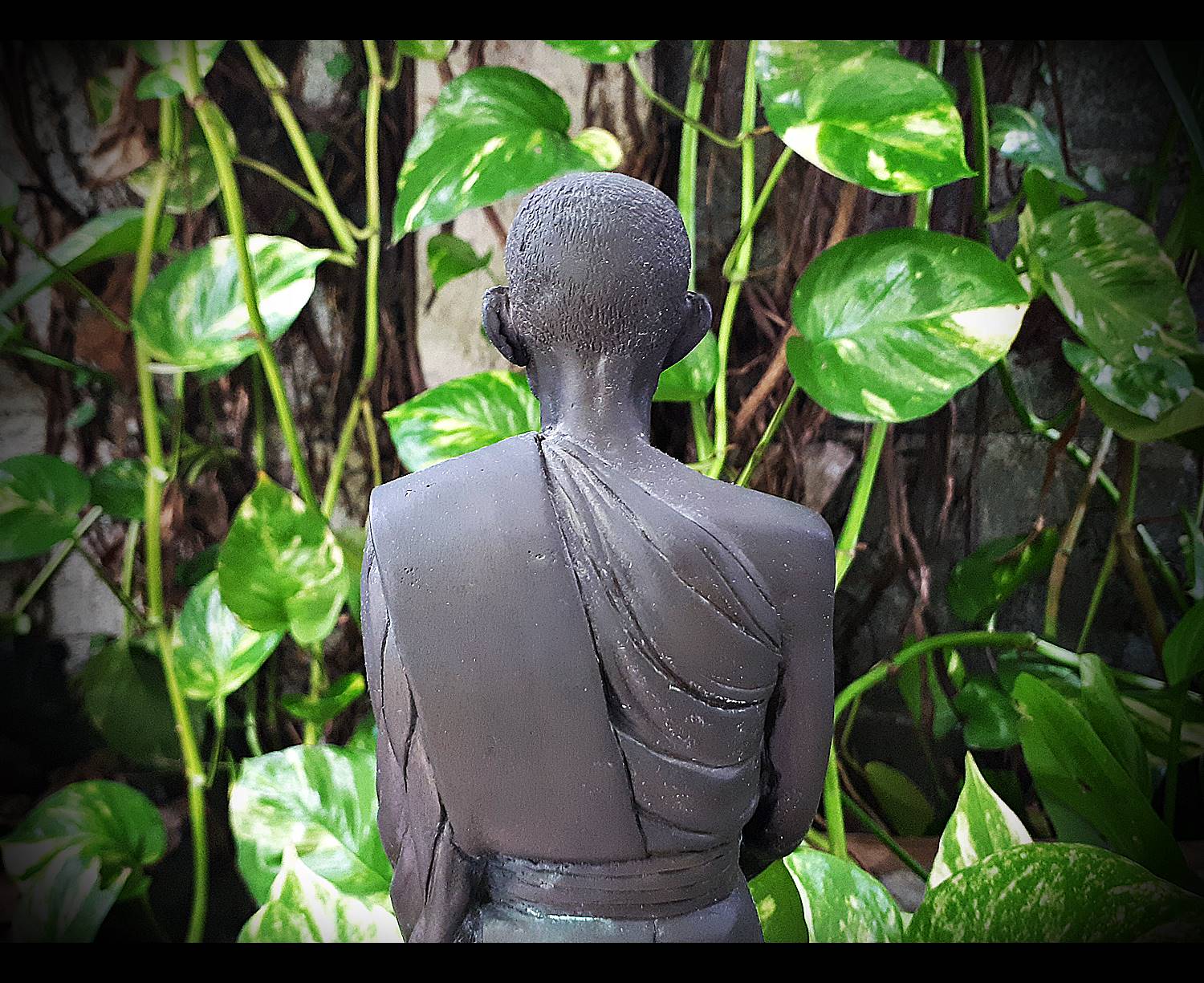 รูปหล่อ หลวงพ่อกวย วัดโฆสิตาราม(วัดบ้านแค) อุ้มบาตร (องค์ใหญ่ สูง12นิ้ว) ปี2556 - เนื้อโลหะทองเหลืองรมดำชนวนมวลสาร ใต้ฐานอุดมวลสาร