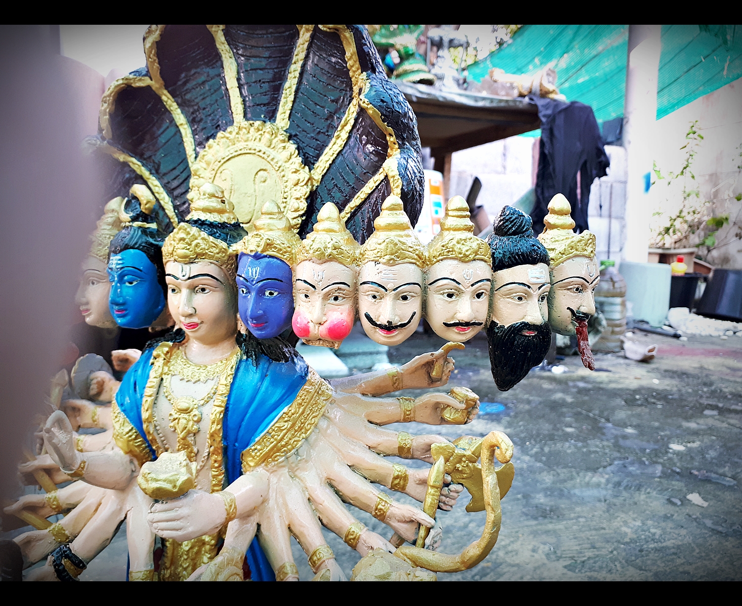 รูปหล่อ เทวรูป พระนารายณ์เปิดโลก (13หน้า 20กร) เนื้อโลหะลงสี (ขายปลีก ขายส่ง) (สั่งทำสั่งหล่อจำนวนหลายองค์)