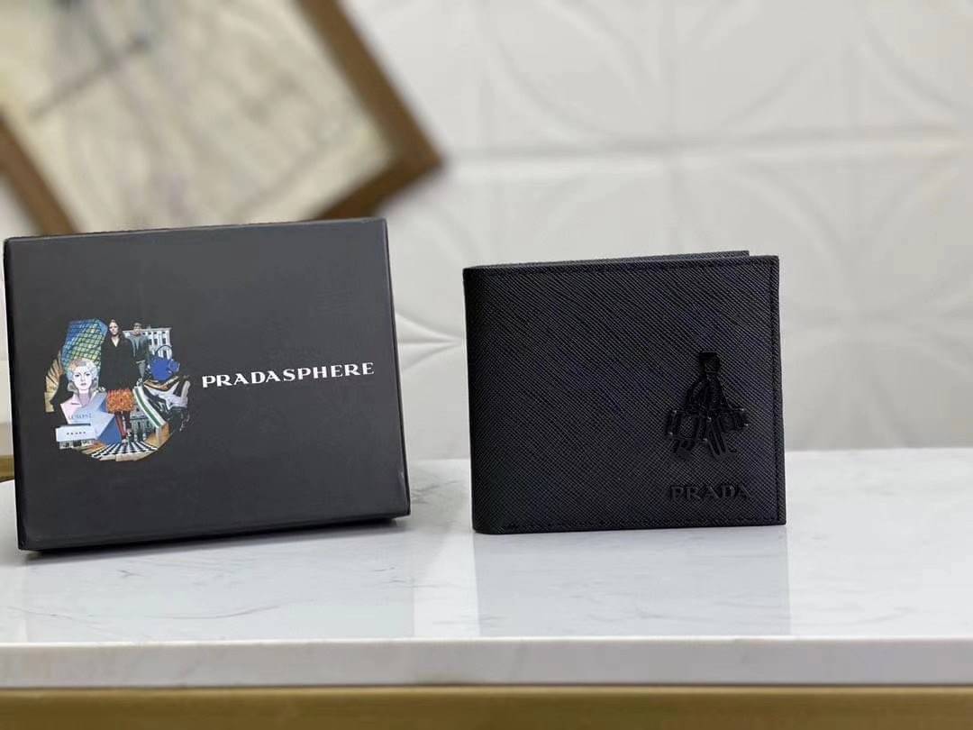 กระเป๋าสตางค์ pd saffiano short wallet ผู้ชาย ใบสั้น สีดำ มีหลายลายกดดูเพิ่ม