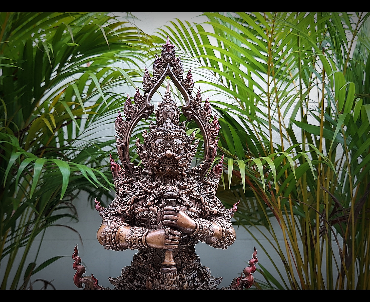 รูปหล่อ ท้าวเวสสุวรรณ ยืนถือกระบอง ทรงบน หลัง ราหู เนื้อทองเหลือง เต็มสูตร งานเน้นรายระเอียดปราณีต (ขนาดสูง16นิ้ว) - (ราหู มี ปีกเป็นครุฑ มี ลำตัวเป็นพญานาค) - (ปลุกเสกฤกษ์ เสาร์5 ปี2563)