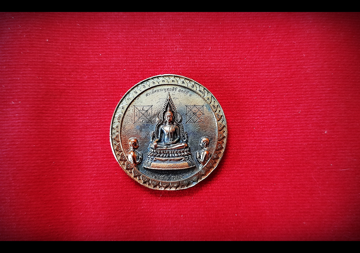 เหรียญสมเด็จองค์ปฐม ด้านหลัง พระมหาลาภทั้ง ๕ พระองค์ (พระสิวลี พระปัจเจกพุทธเจ้า พระอุปคุต พระสังกะจาย พระอนุรุทธะ) ปี2558-2559 เนื้อนวะโลหะ