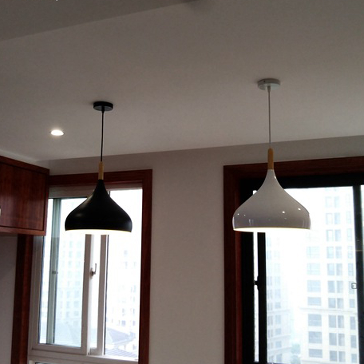 โคมไฟห้อยเพดานนอร์ดิกหัวไม้ ทรงกลมปลายแหลม