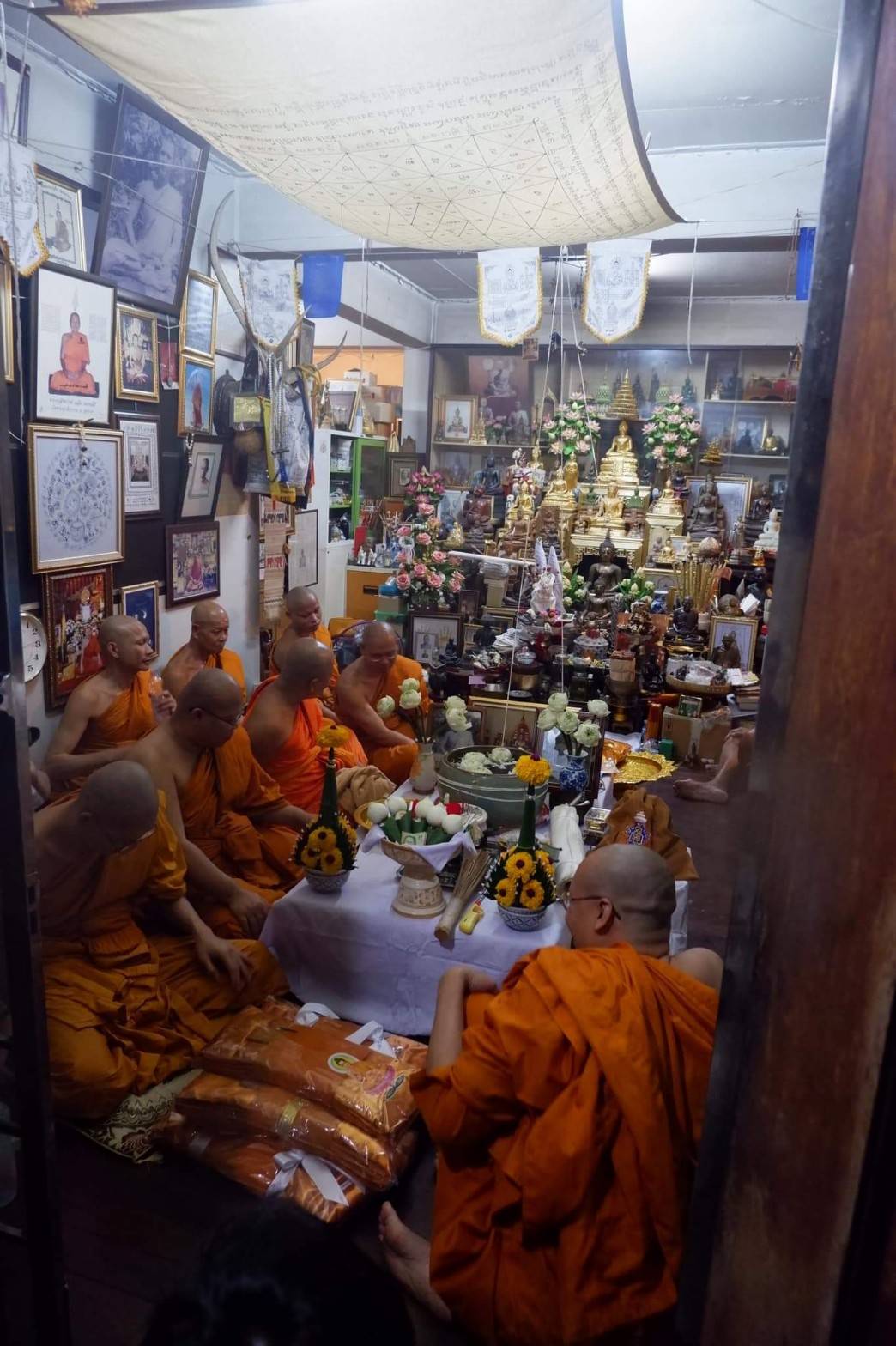 เหรียญทำน้ำมนต์ 7ขัน ฤาชา8ทิศ เนื้อทองแดง (ชุบทองคำ เพิ่มเติม) (ตำรับตำราวิชา พระอาจารย์ชาญณรงค์ อภิชิโต) ปี2561