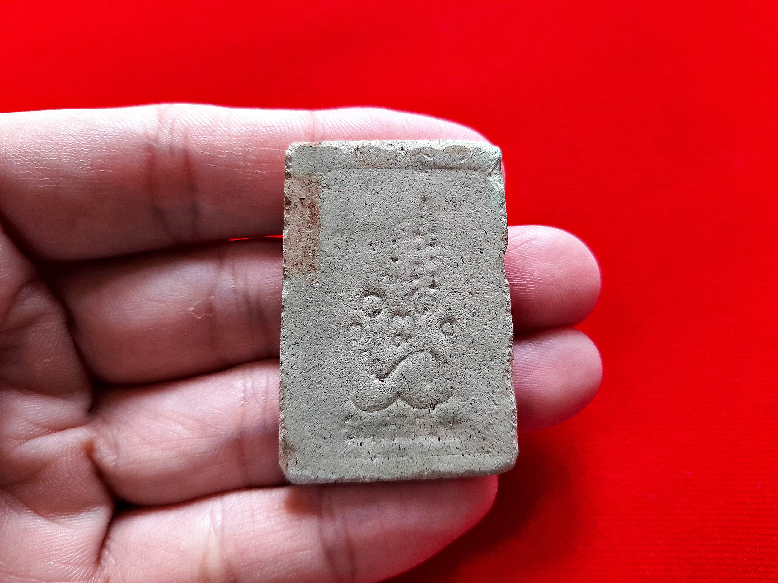 พระแหวกม่าน หลังยันต์นะพรชัย (มีเส้นผมเกศา) รุ่น2 ปี2525 (ชุดพระเครื่องที่บรรจุไห) #รับประกันแท้และทันยุค - หลวงพ่อยงยุทธ วัดเขาไม้แดง จ.ชลบุรี