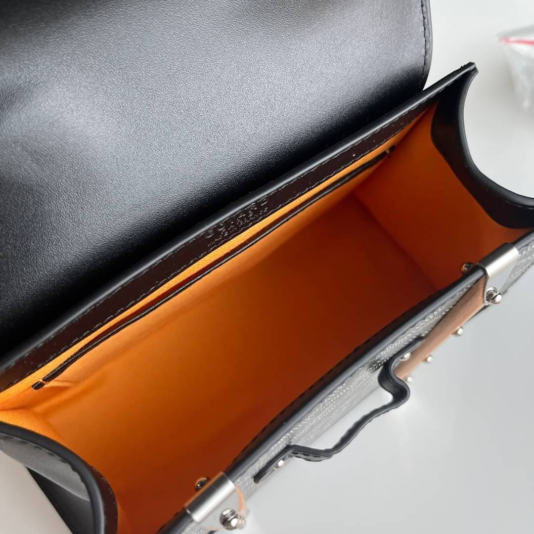 กระเป๋า goya mini saigon bag 21 cm มีหลายสีสอบถามได้ค่ะ