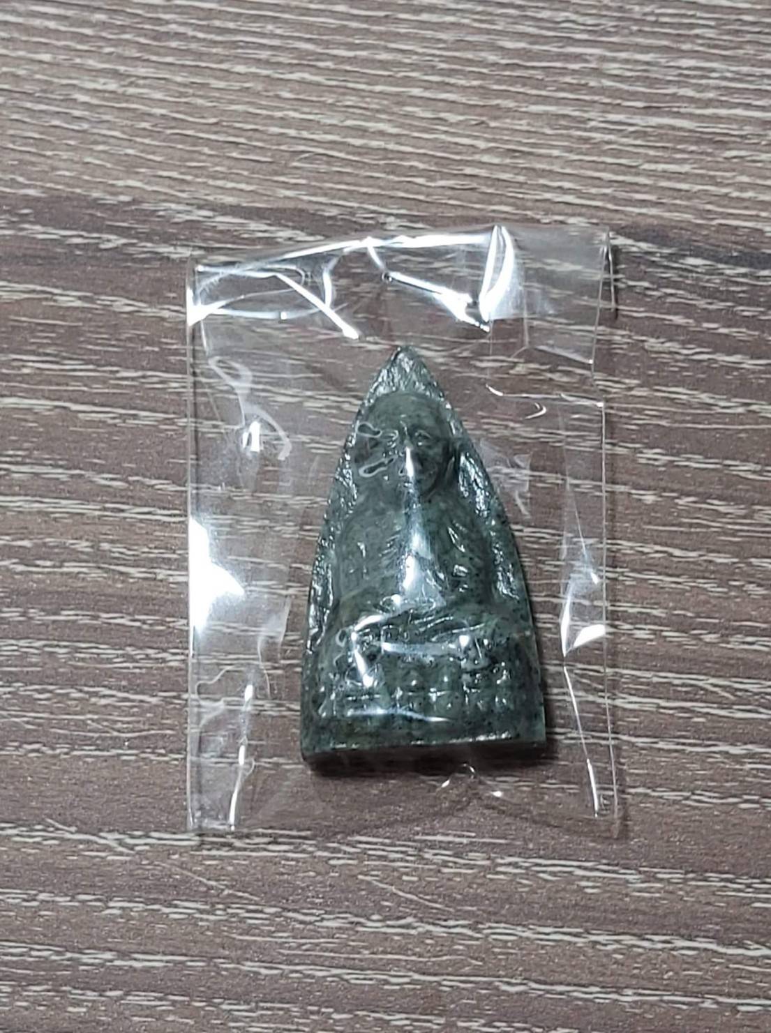 หลวงปู่ทวด แกะสลักจากหินหยกเขียวแม่น้ำโขง (พิธี กรรมฐาน3วัน3คืน ปี2563) - หลวงพ่อเล็ก วัดท่าขนุน