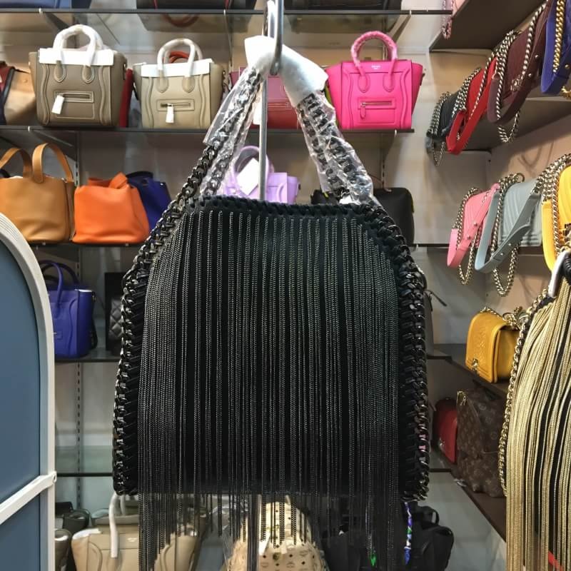 กระเป๋า stella falabella bag ประดับโซ่ 9 และ 10 นิ้ว สีดำ