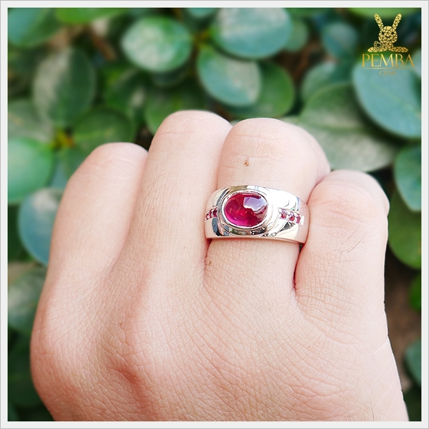 แหวนทับทิมแท้ สีแดงสด ทรงหลังเบี้ย สัญลักษณ์ของความรักเดียวใจเดียว