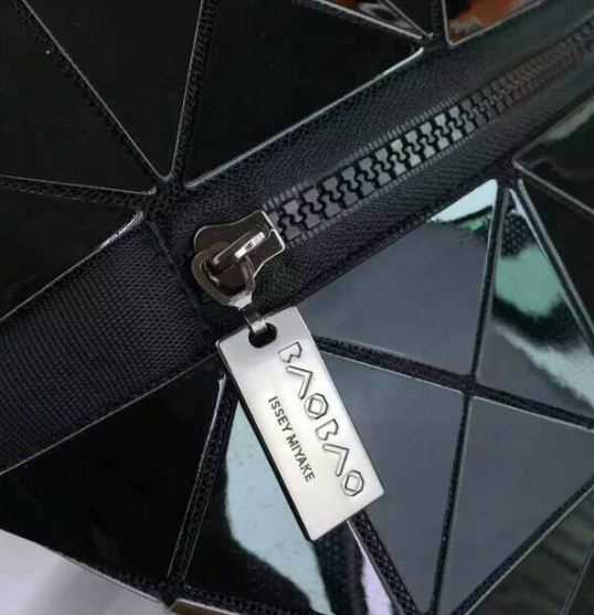 กระเป๋าสะพายข้าง issey rock sholder bag รุ่นใหม่