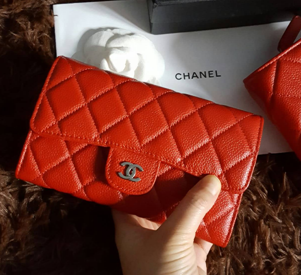 กระเป๋าสตางค์ cn caviar wallet สีแดง ใบยาว 3 พับ งานดีสุด หนังอิมพอร์ทยยุโรป