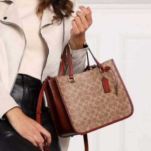 Coach Tyler Carryall 28 In Signature Canvas (แอดไลน์ก่อนสั่งซื้อ)