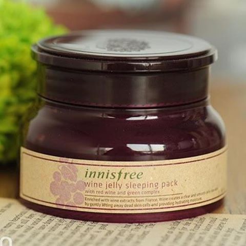 Innisfree Wine Jelly Sleeping Pack 80mL มาส์กที่มีส่วนผสมของไวน์แดงเข้มข้น ช่วยในเรื่องลดเลือนริ้วรอย ฟื้นฟูเซลล์ผิวใหม่ให้ผิวดูเปล่งปลั่งสดใส