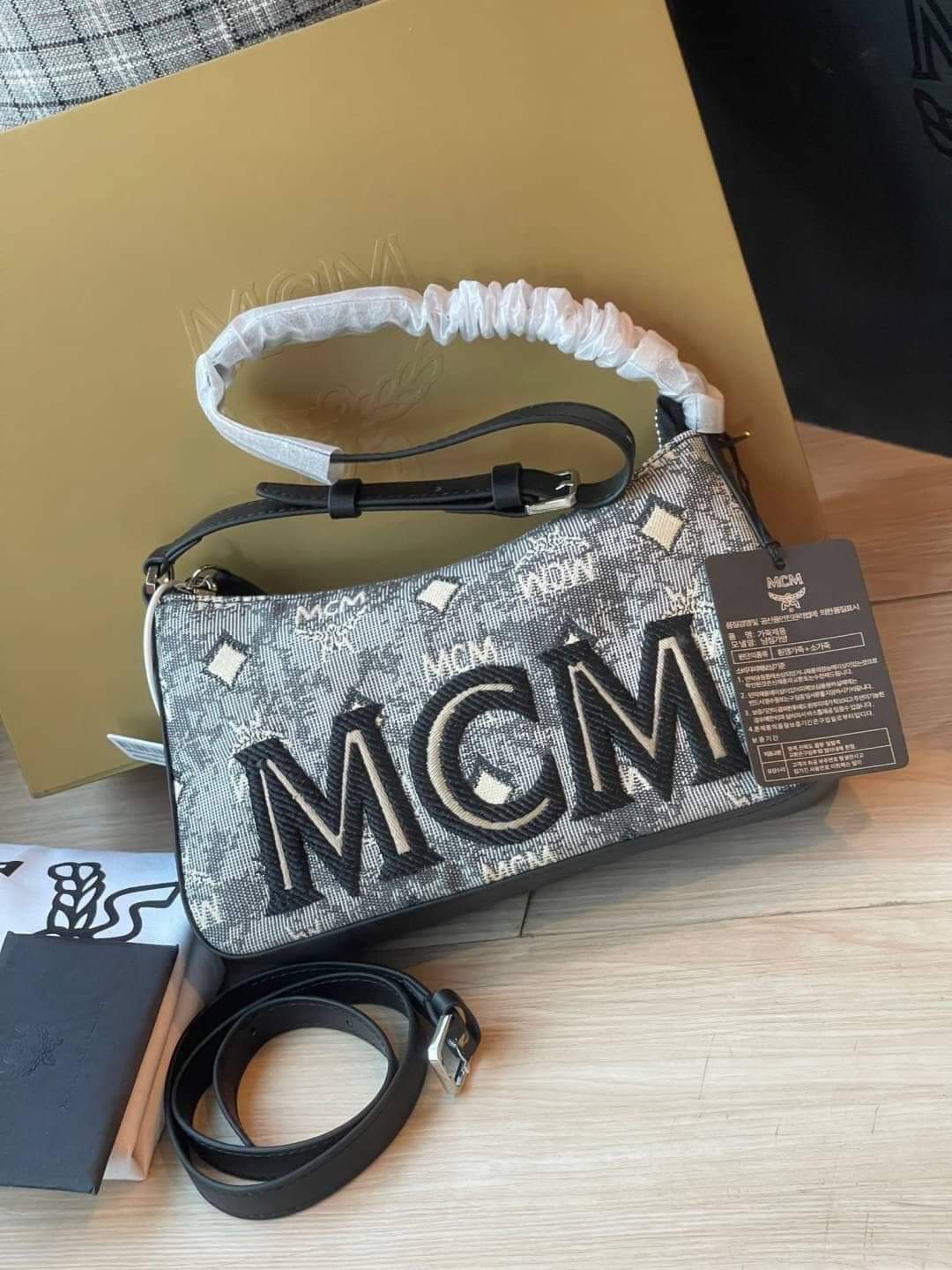 MCM Logo Jacquard Shoulder Bag (แอดไลน์ก่อนสั่งซื้อ)