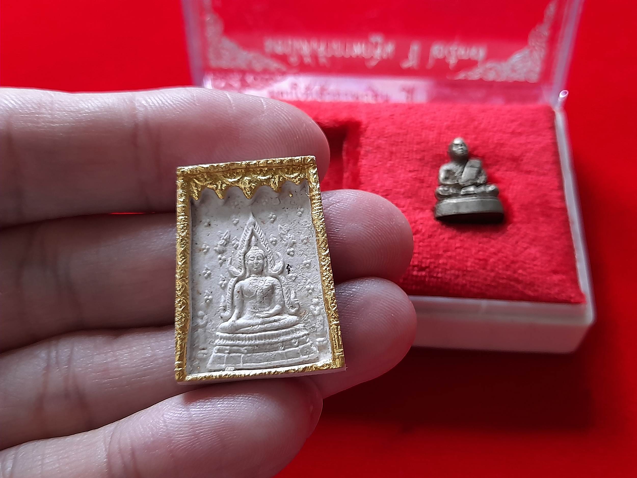 พระพุทธชินราช หลัง รูปเหมือน หลวงพ่อยงยุทธ ออกธุดงค์ ปิดทองเดิม เนื้องผง(เส้นผมเกศา พลอยเสก) + รูปหล่อ เต็มองค์ เนื้อโลหะ (ชุดกฐิน) ปี2537 #รับประกันแท้และทัน - หลวงพ่อยงยุทธ วัดเขาไม้แดง จ.ชลบุรี