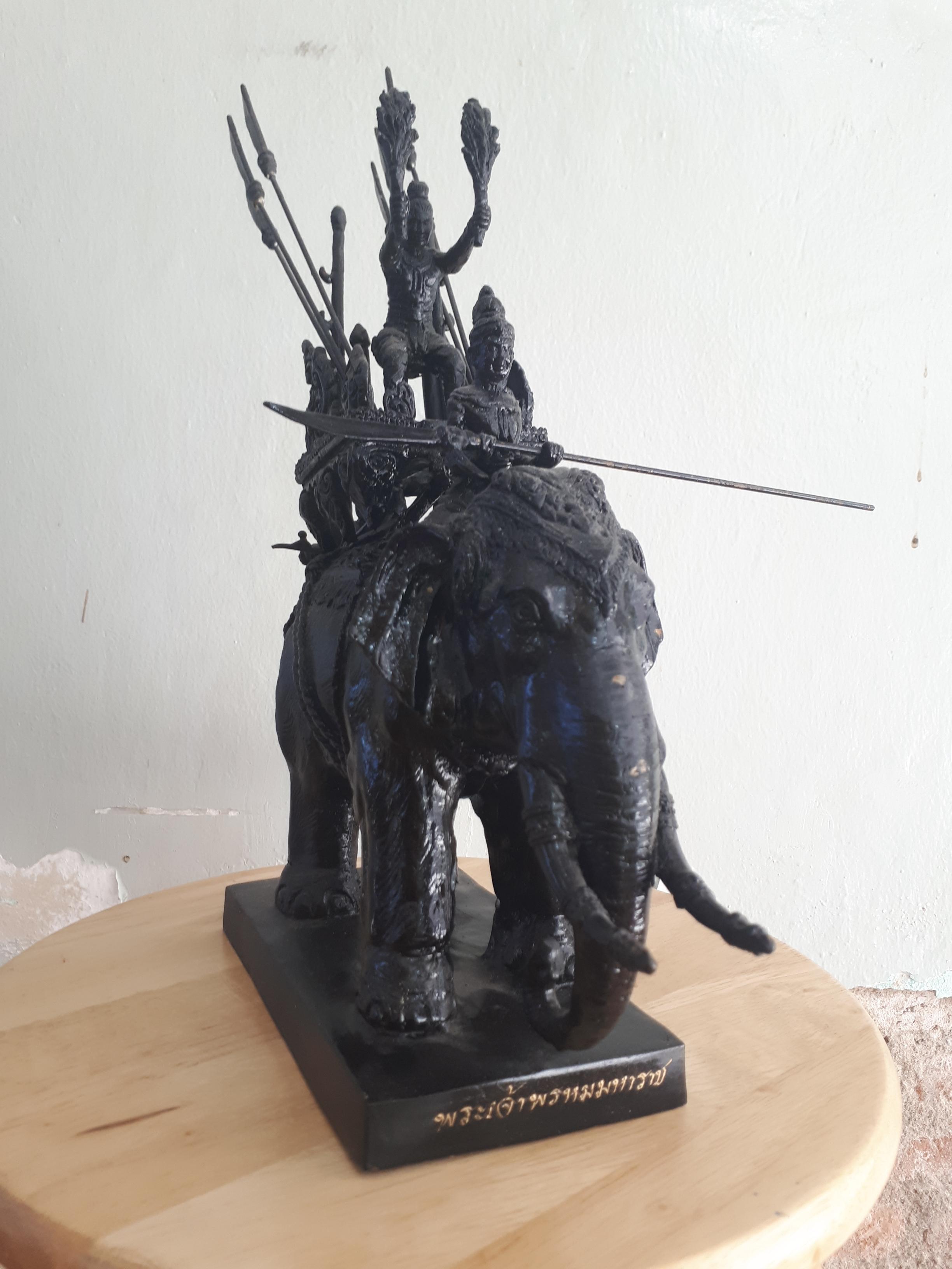 รูปหล่อ พระเจ้าพรหมมหาราช ทรงประทับขี่ช้างศึก ช้างพลายประกายแก้ว ออกศึก เนื้อโลหะรมดำ ปี2555 #รับประกันแท้ (องค์ใหญ่ ขนาด สูง14นิ้ว ฐาน7นิ้ว)