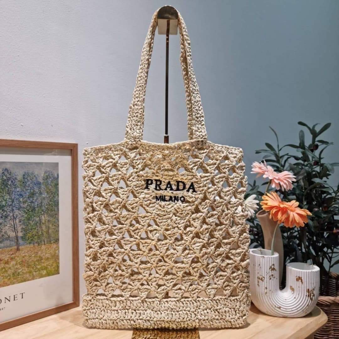 PRADA CROCHET TOTE BAG (แอดไลน์ก่อนสั่งซื้อ)