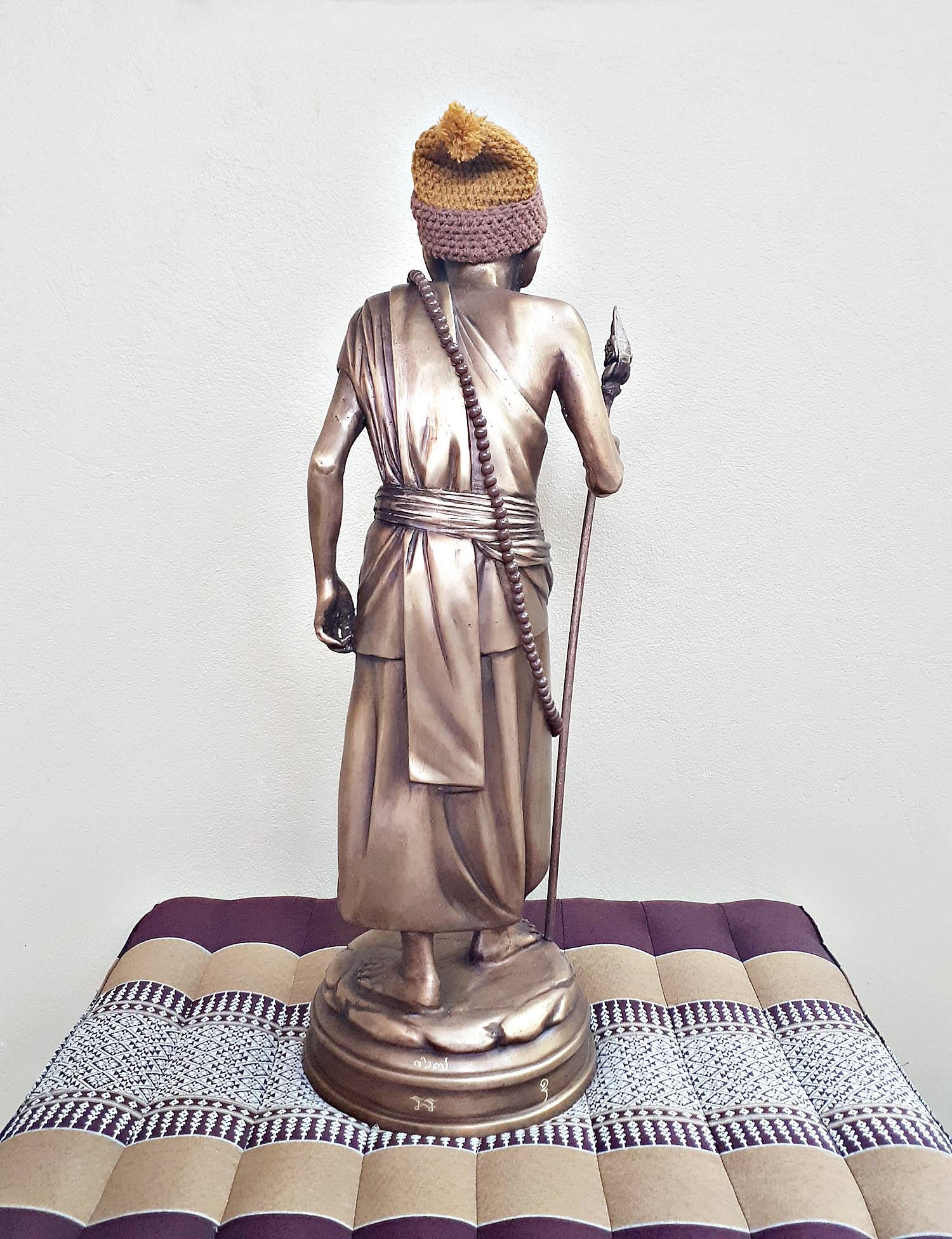 รูปหล่อ หลวงปุ่หมุน วัดบ้านจาน เนื้อโลหะทองเหลือง ยืนถือไม้เท้า พญานาค ขนาดบูชา (องค์ใหญ่ สูง21นิ้ว)