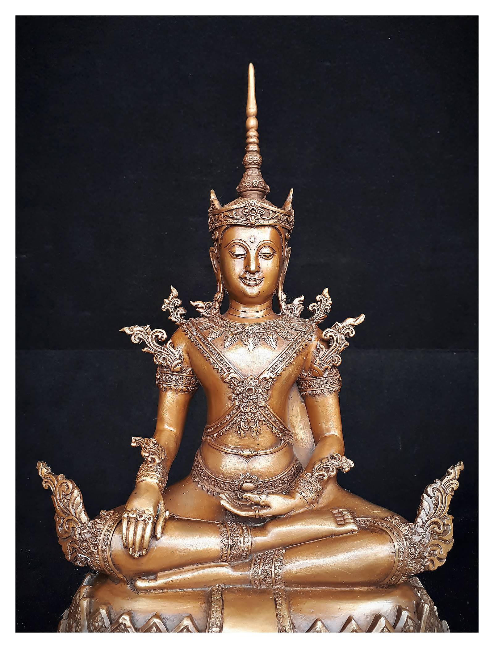 รูปหล่อ พระพุทธรูป พระจักรพรรดิ์ ทรงเครื่องพระจักรพรรดิ์ (ทองเหลืองรมดำ หน้าตัก 8-9นิิ้ว)