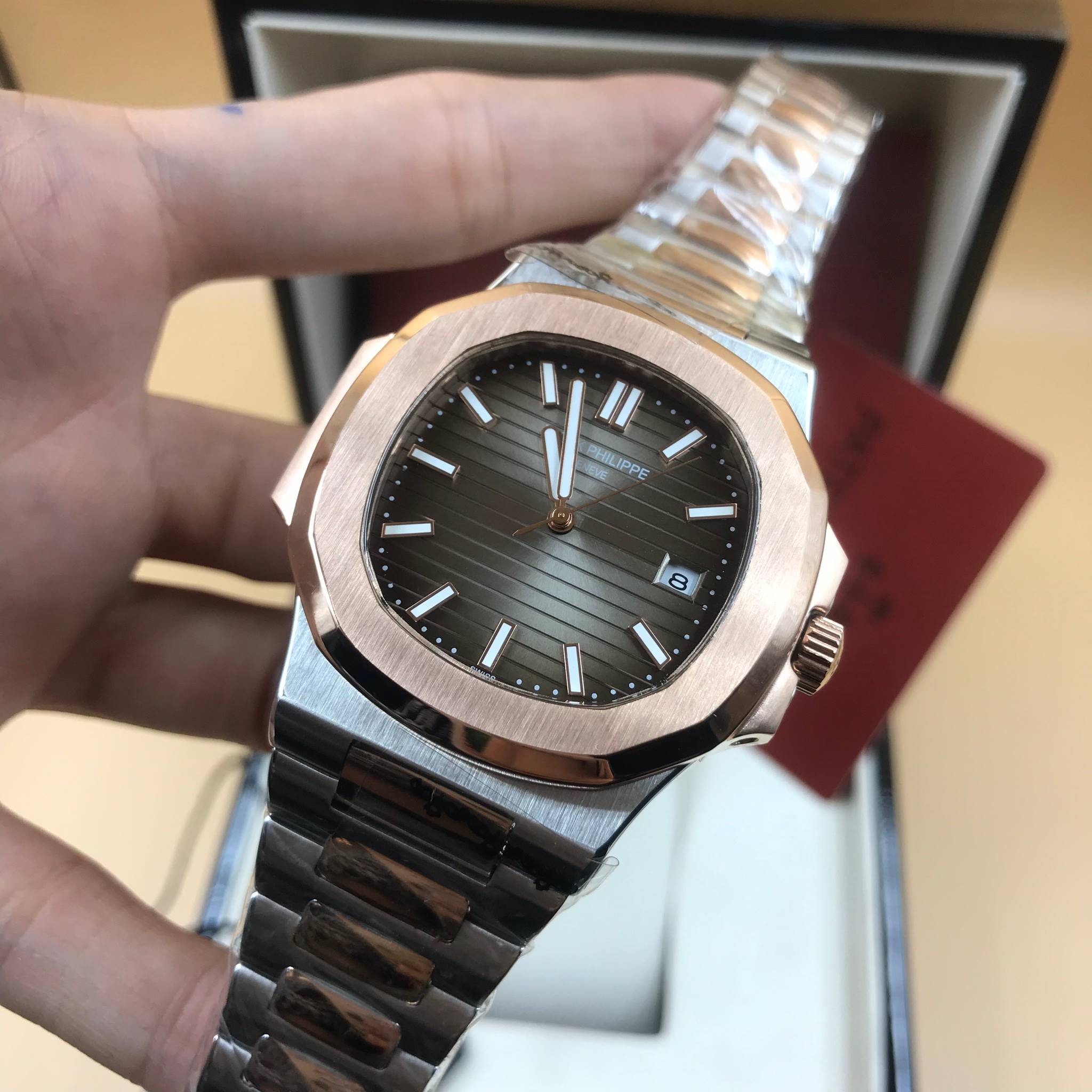 นาฬิกา Patek Philippe รุ่น Men Nautilus สายเลสสี 2K งาน Mirror Swiss หน้าน้ำตาล