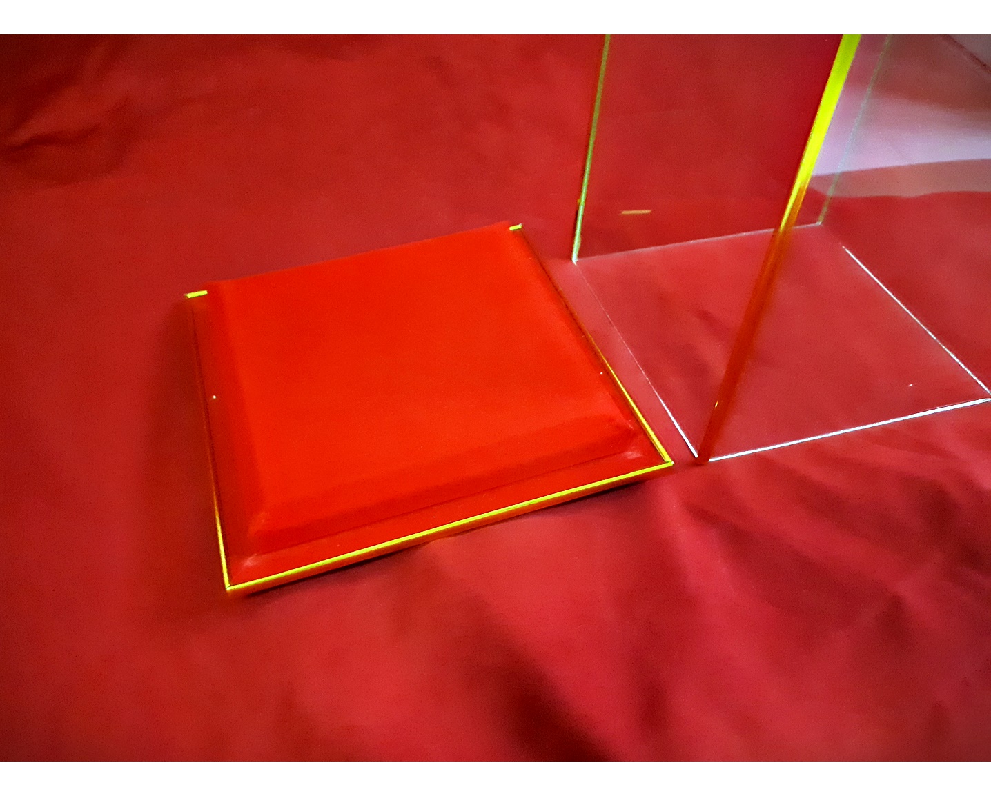 ตู้ครอบแก้วกระจก ทรงสี่เหลี่ยม ครอบใส่ พระพุทธรูป วัตถุมงคล หน้าตัก5นิ้ว (ราคา ขายปลีก ขายส่ง)