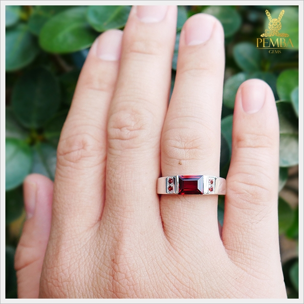 แหวนโกเมนแท้ ทรงสี่เหลี่ยม เงินแท้925 ชุบทองคำขาว เพิ่มความมั่นใจ