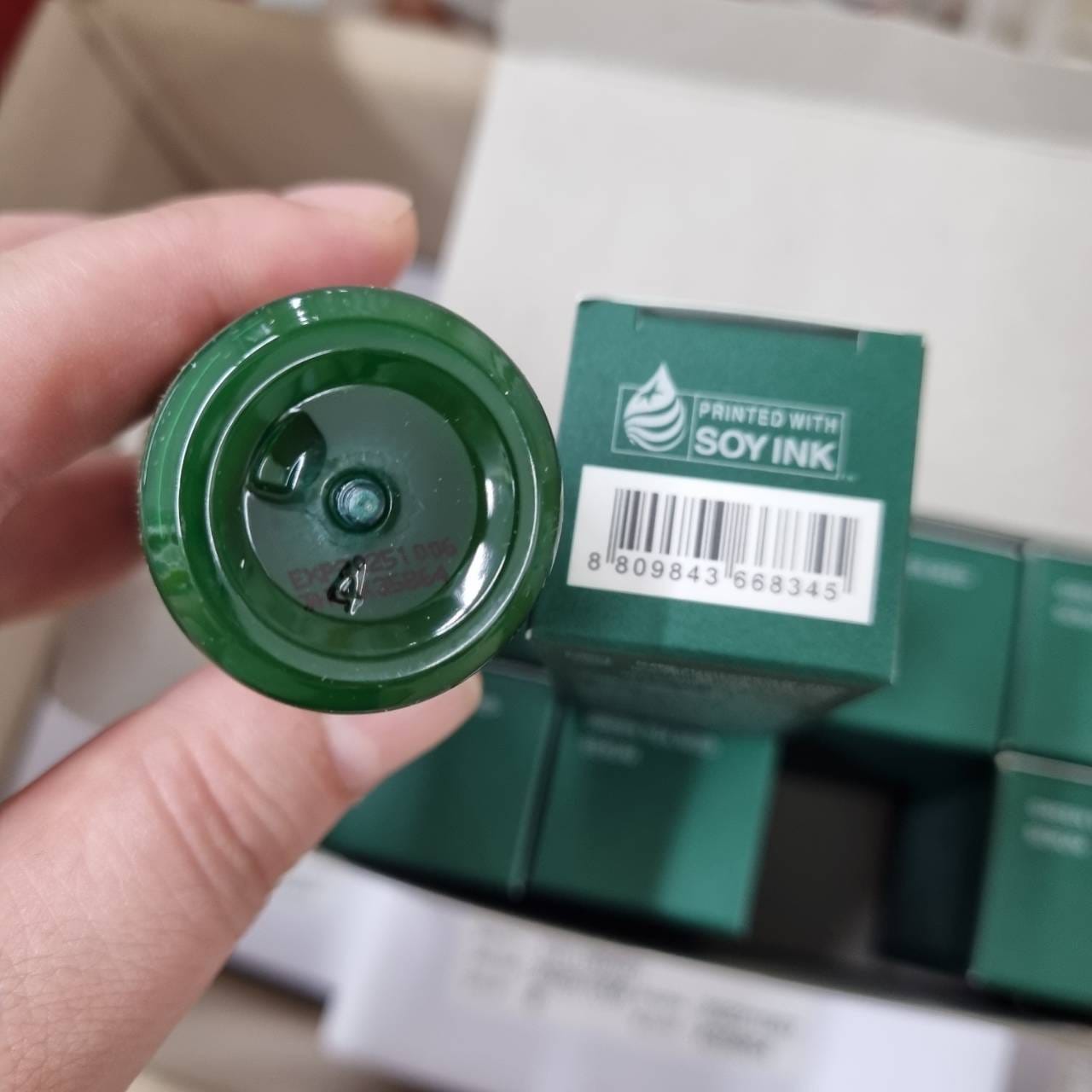 (Tester) Innisfree Green Tea Seed Serum 30mL อินนิสฟรีเซรั่มเนื้อสัมผัสเข้มข้น ประกอบด้วย Green Tea Tri Biotic ที่มีประสิทธิภาพในการช่วยให้ผิวแข็งแรง และ กรดไฮยาลูโรนิก 5 ชนิด ที่ช่วยเพิ่มความชุ่มชื้นและเพิ่มความแข็งแรงให้กับเกราะความชุ่มชื้นของผิว สามารถ