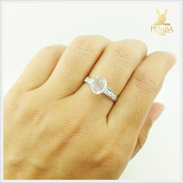 แหวนมูนสโตนแท้ เพิ่มเสน่ห์น่าหลงใหล ผู้คนที่รักใคร่