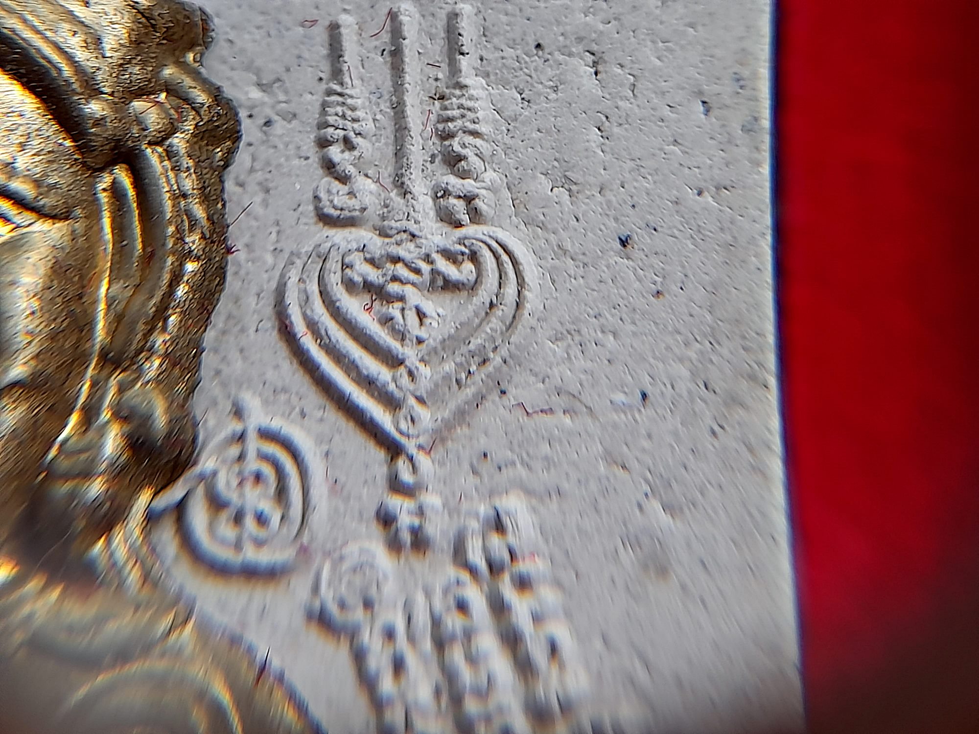 โครตขุนแผน พระเจ้าสร้างโลก (ด้านหน้ายันต์นะอกแตก นางล้อม) เนื้อผง ฝั่งตะกรุดเงิน1ดอก ฝั่งพลอย (เมตตา เสน่ห์ ลาภ) #รับประกันแท้ - หลวงปู่อุดมทรัพย์(พระอาจารย์จ่อย) วัดเวฬุวัน จ.ศรีสระเกษ จัดสร้างและดำเนินการปลุกเสก